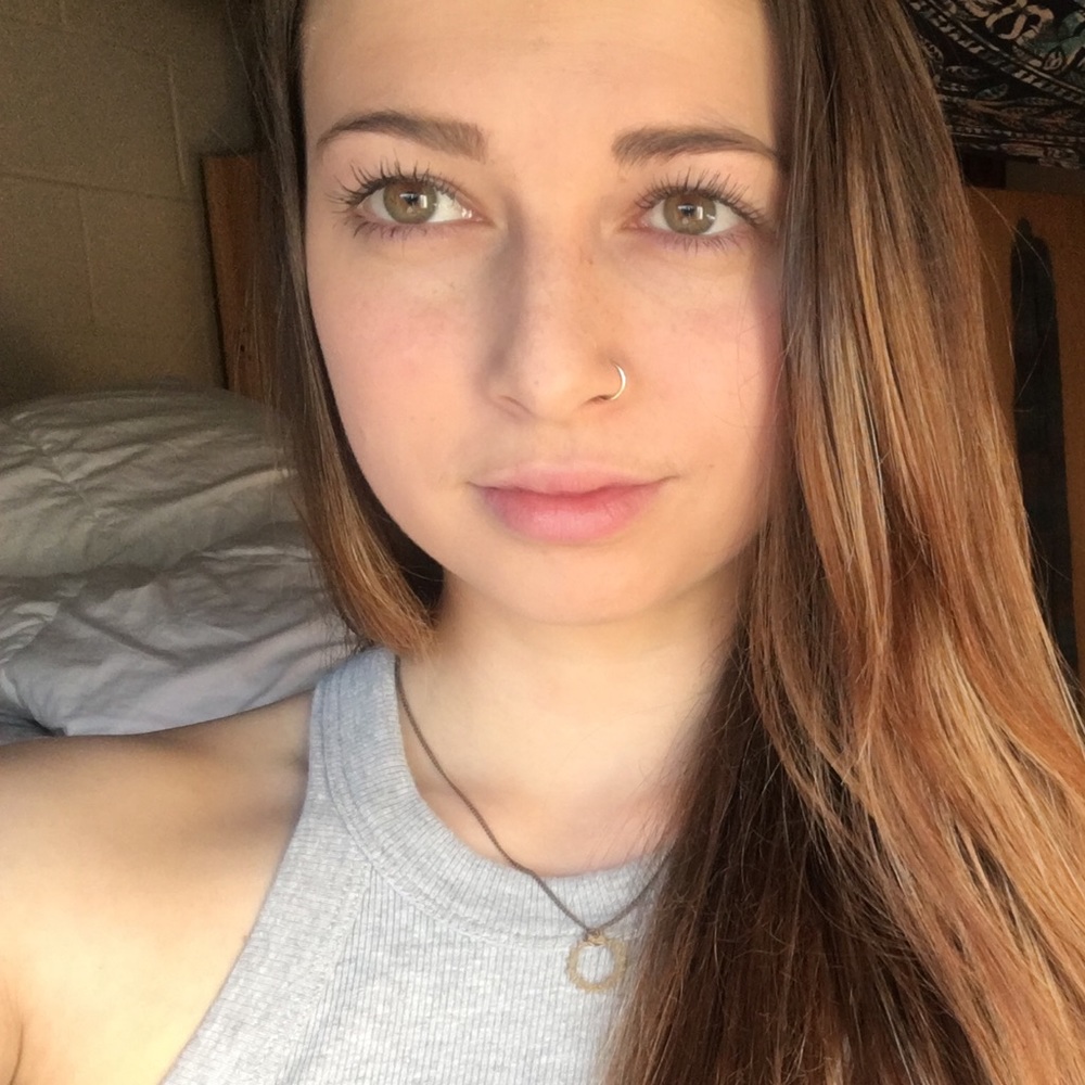 Meet your Posher, Chloe